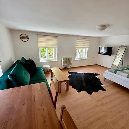 Apartmanz アパート *